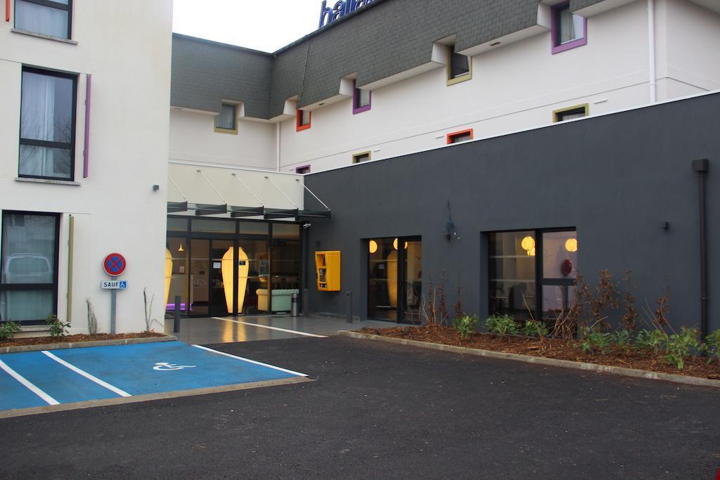 Kyriad Saint Quentin En Yvelines - Montigny Eksteriør billede
