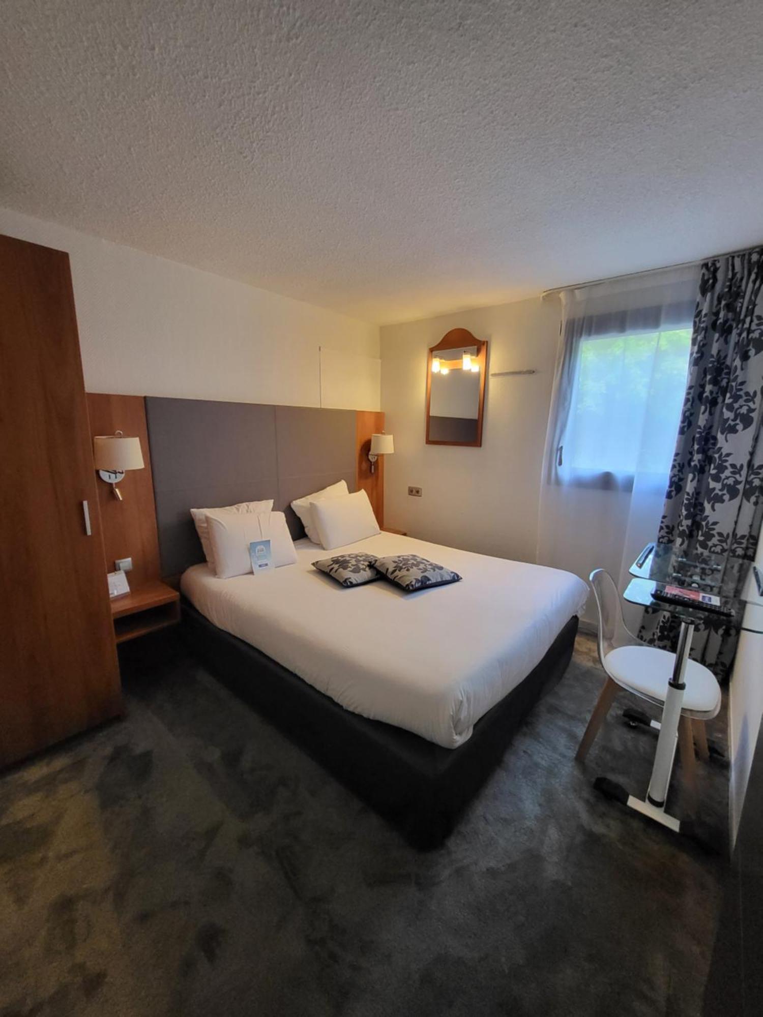 Kyriad Saint Quentin En Yvelines - Montigny Eksteriør billede